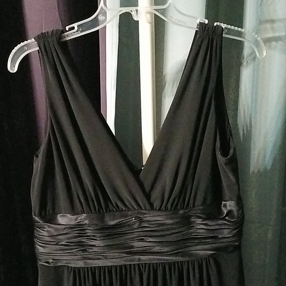 Dress - Picture 2 of 4